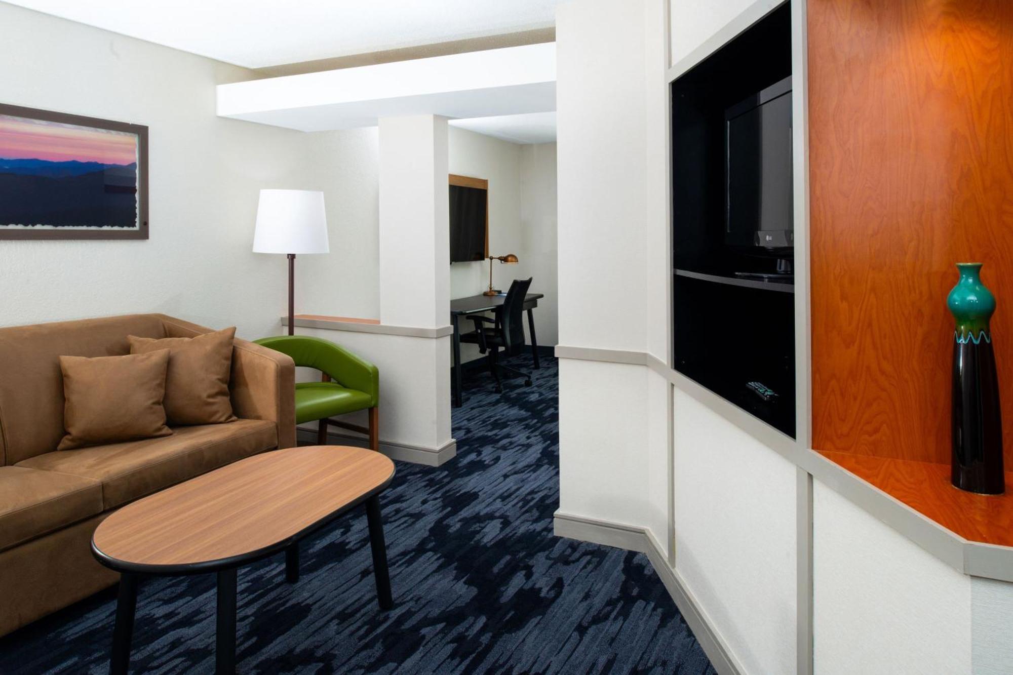 Fairfield Inn & Suites Greensboro Wendover Esterno foto
